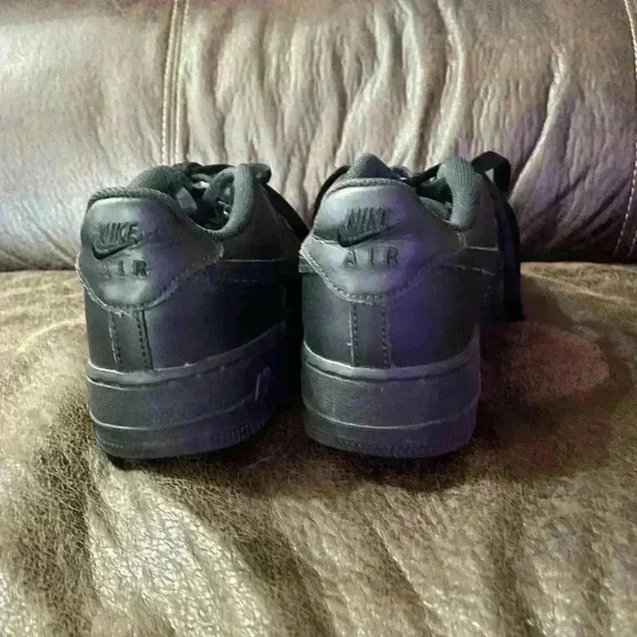 Air Force ones size 6Y‎ - Picture 3 of 6